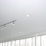 Матовый потолок с подсветкой точечной